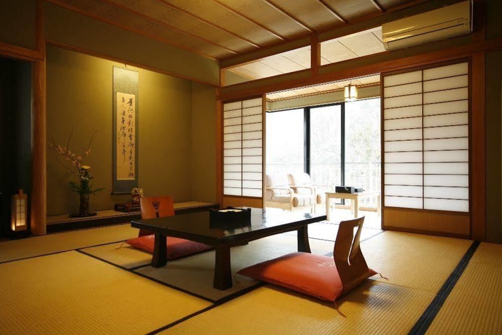 Yamanaka Onsen Shirasagiyu Tawaraya Hotel Kaga  Bagian luar foto
